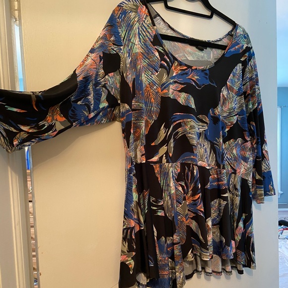 Karen Kane multicolored floral top - Picture 2 of 4